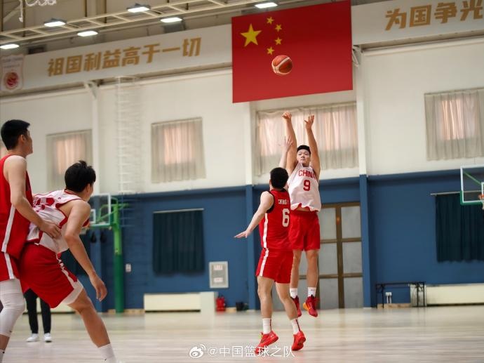  對(duì)抗訓(xùn)練繼續(xù)！中國(guó)男籃最新訓(xùn)練圖集新鮮出爐