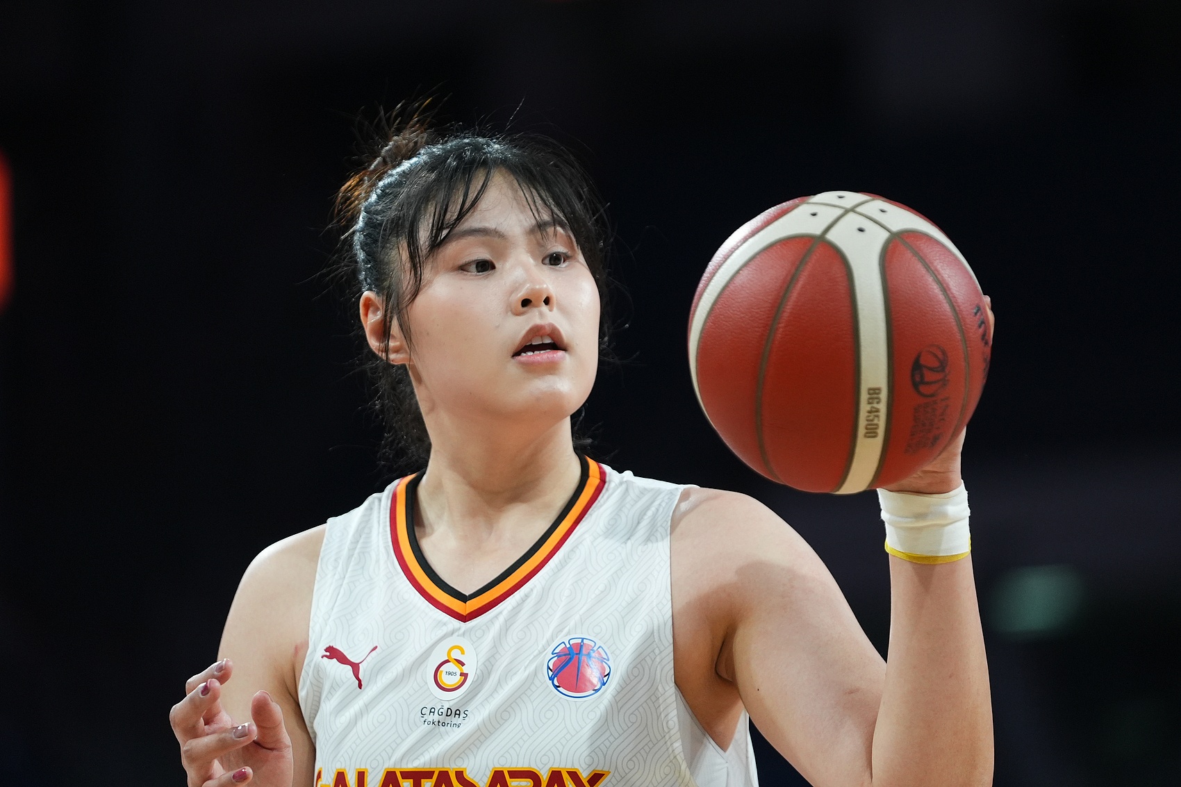  穩(wěn)定高效！李月汝9中6得到18分10板1助2斷1帽 罰球6中6